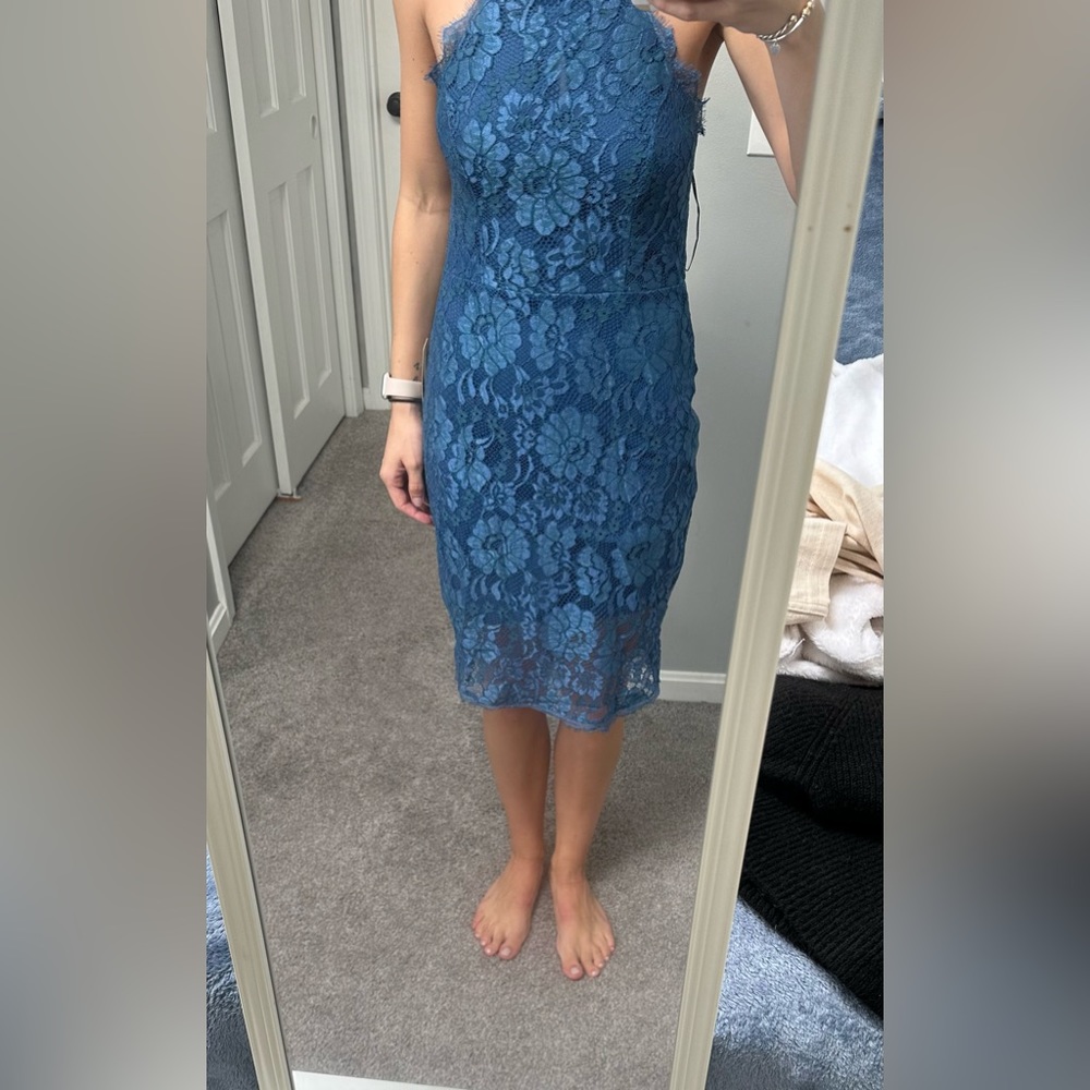 Lulu’s blue lace midi dress